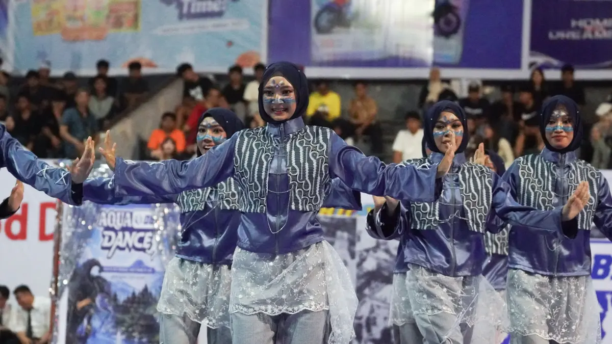 Salah satu tim dance saat tampil di GOR 17 Desemeber. (DBL INDONESIA)