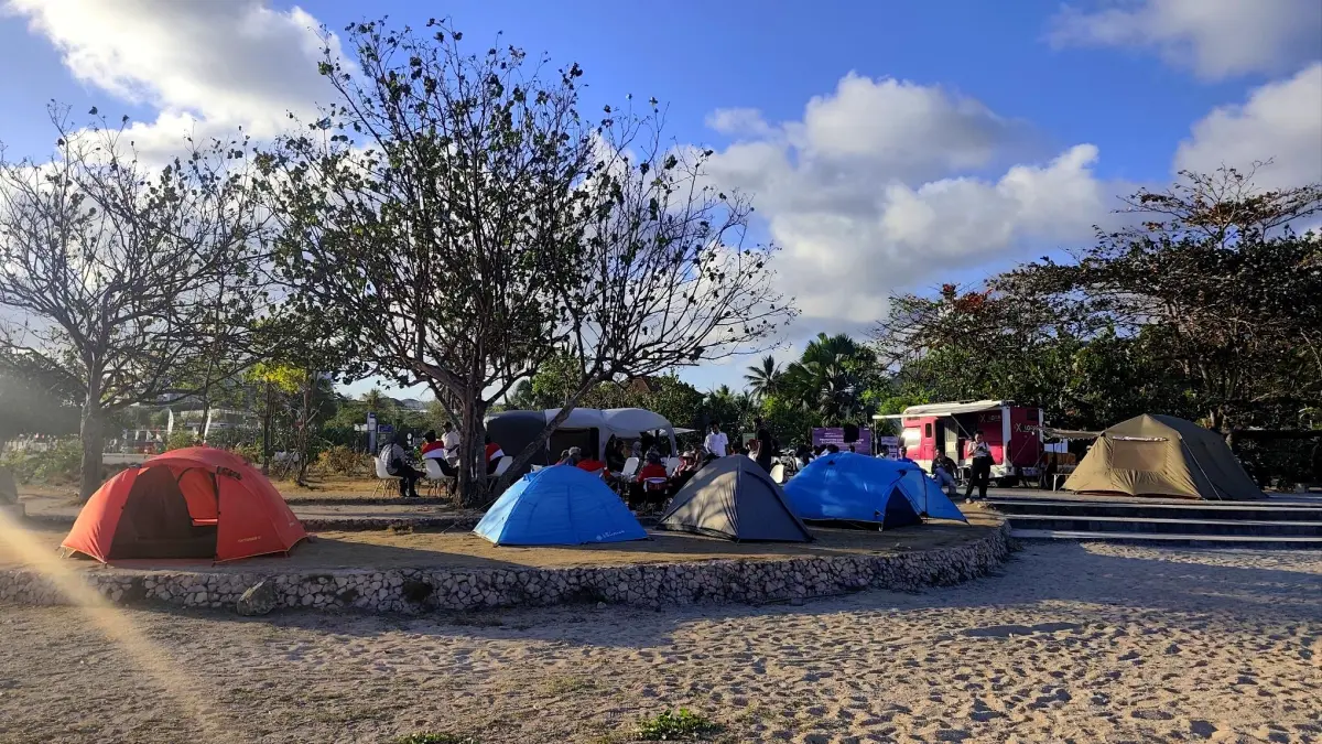 Inilah beberapa contoh glamping yang akan dihadirkan untuk menikmati sensasi hunian alternatif pada ajang MotoGP Mandalika 2026 nanti di Kuta Beach Park The Mandalika, Desa Kuta, Pujut, Lombok Tengah, Jumat (4/9). 