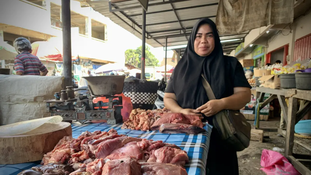 Pedagang daging di pasar kebon roek
