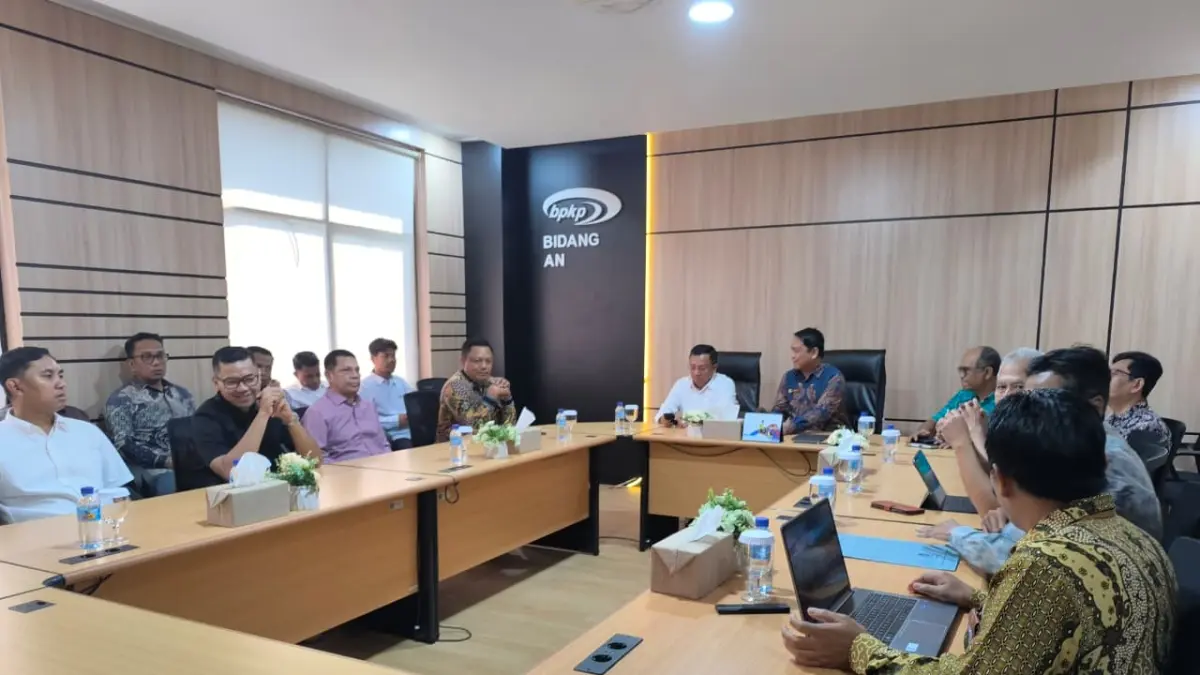 Wali Kota Bima HA Rahman H Abidin didampingi Wakil Wali Kota Bima Fery Sofiyan menggelar rapat bersama Kepala Perwakilan BPKP NTB di Mataram, Jumat (5/9).