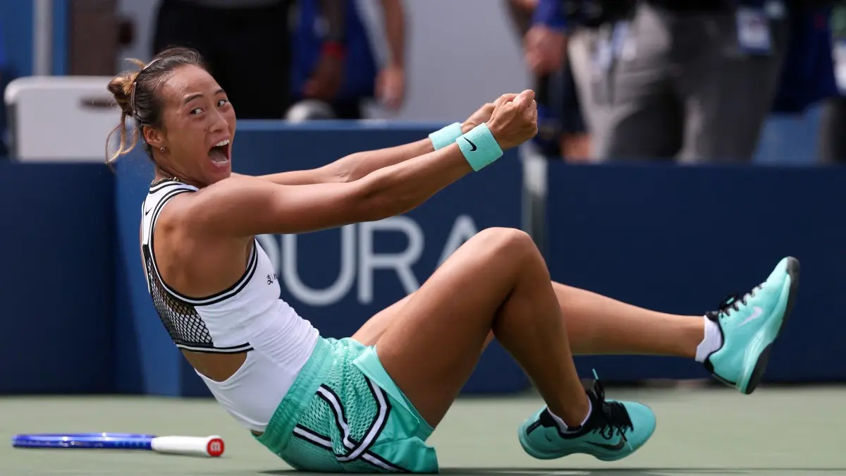 Zheng Qinwen bangkit dari tertinggal 0-5 dan selamatkan match point untuk menyingkirkan Madison Keys di US Open 2026. (Photo Getty Images via AFP)