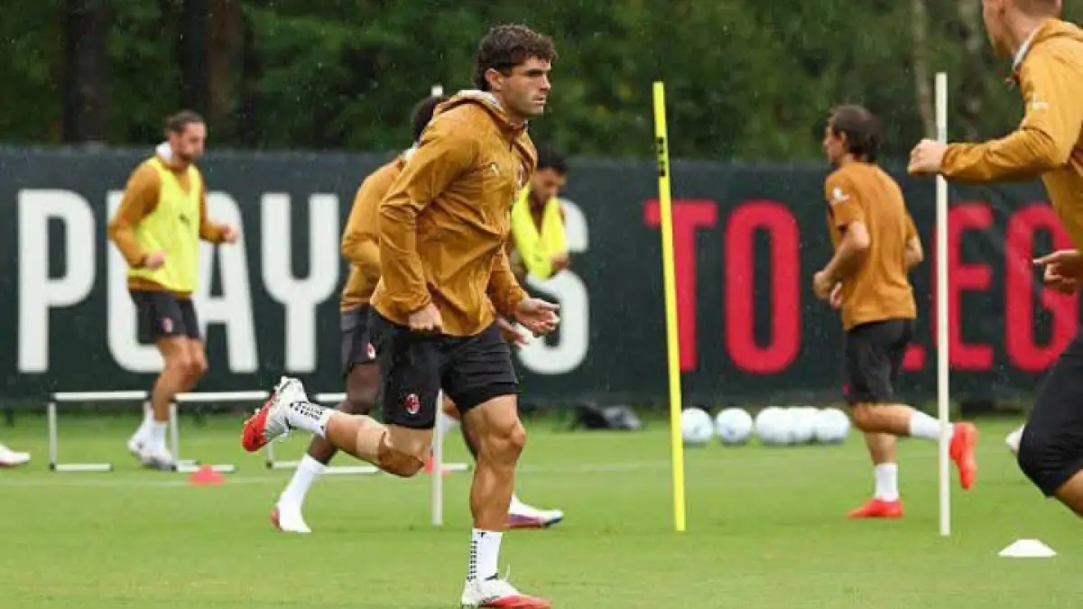 PEMANASAN: Christian Pulisic dalam salah satu sesi latihan AC Milan. (Istimewa) 