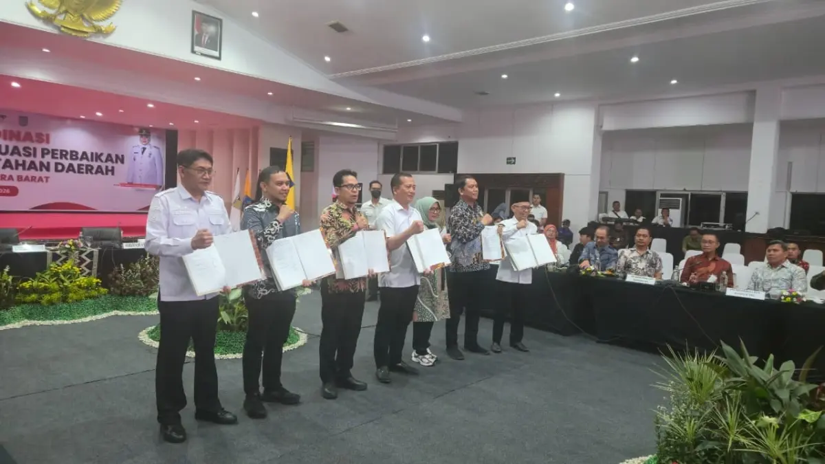 RAKOR: Gubernur NTB Lalu Muhamad Iqbal bersama Sekda NTB Abul Chair dan sejumlah pejabat saat Rakor dan Evaluasi Perbaikan Tata Kelola Pemerintahan Daerah dan Pencegahan Korupsi di Graha Bhakti Praja, Kantor Gubernur NTB, Rabu–Kamis (2–3/9).