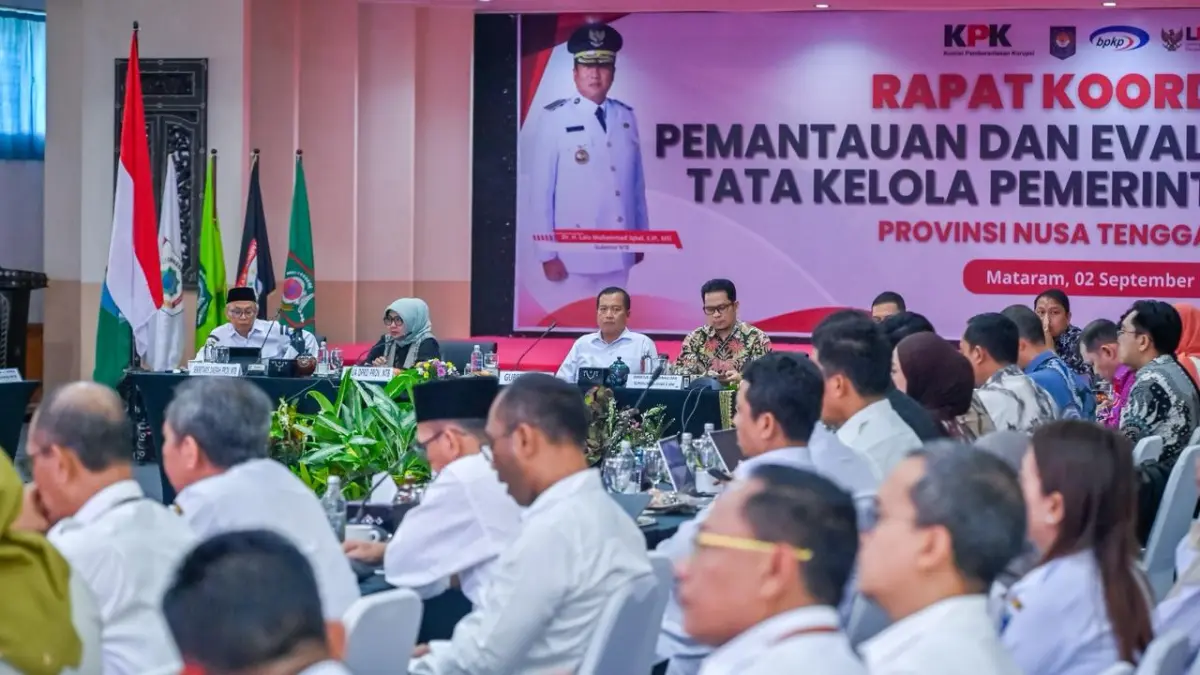 PERBAIKI TATA KELOLA: Suasana rakor bersama KPK, membahas pemantauan dan evaluasi perbaikan tata kelola pemerintahan daerah dan pencegahan korupsi, di Mataram, 2-3 September lalu. (BIRO UMUM DAN ADPIM SETDA NTB FOR LOMBOK POST)