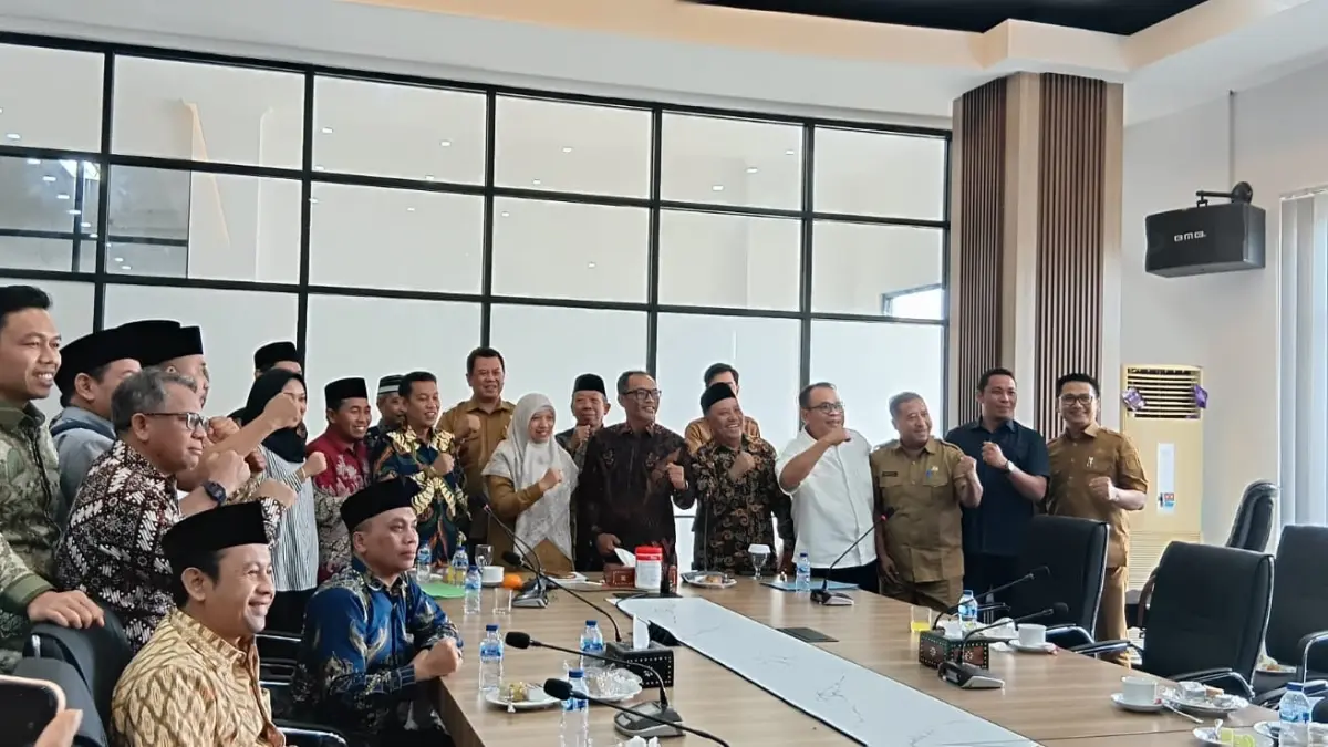 ARAHAN KPK: Pemkab dan DPRD Lobar sepakat untuk menindaklanjuti arahan KPK. (NURUL/LOMBOK POST)