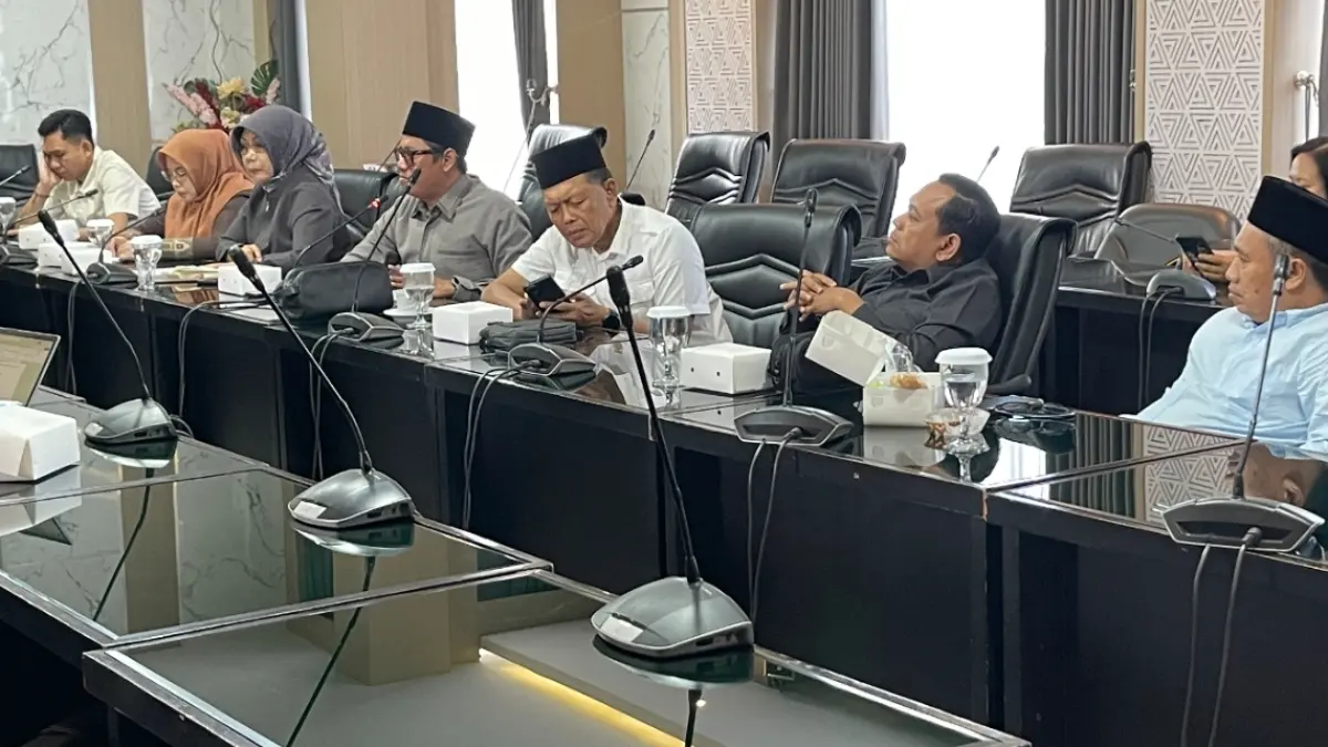 Jajaran Komisi IV DPRD Kota Mataram saat melakukan RDP dengan Dinas Kesehatan dan LPA Kota Mataram terkait dugaan aborsi ilegal di RS MM