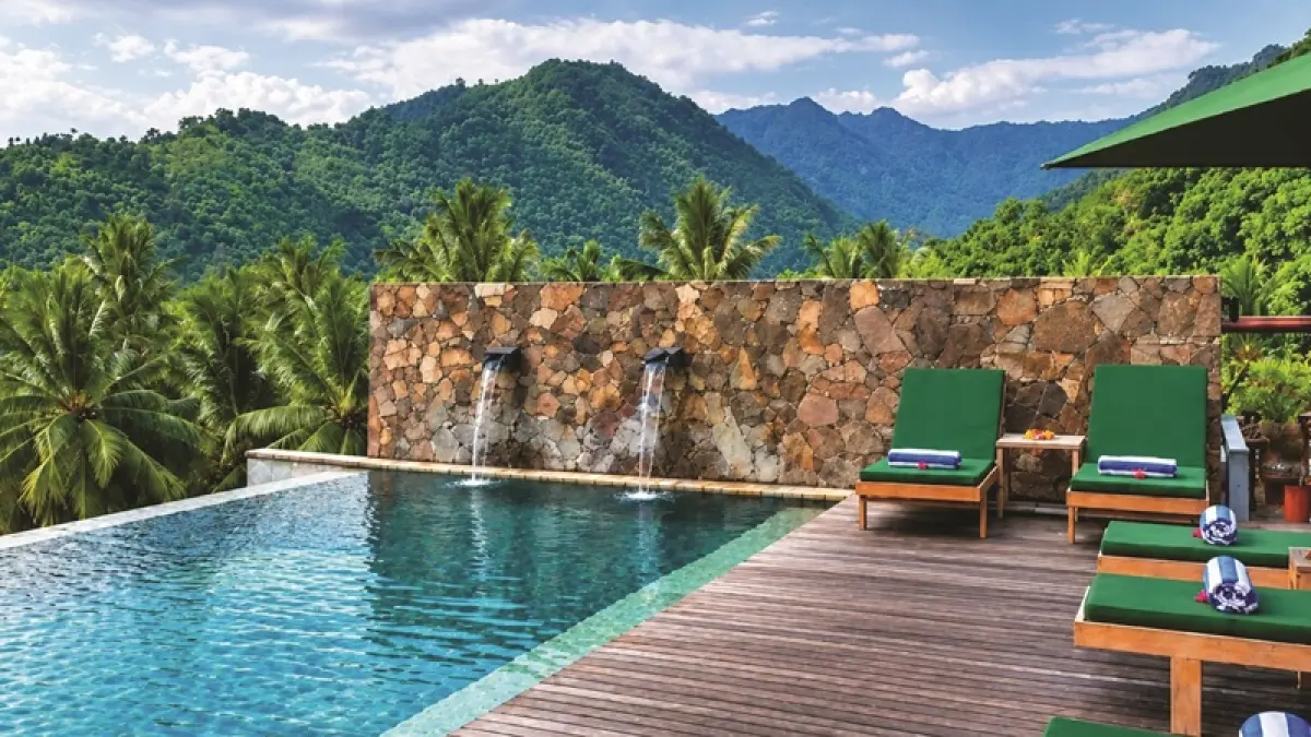 PAKET BERENANG: Inilah fasilitas kolam renang yang ada di Svarga Resort Lombok. Svarga siapkan paket menarik. (IST/LOMBOK POST)