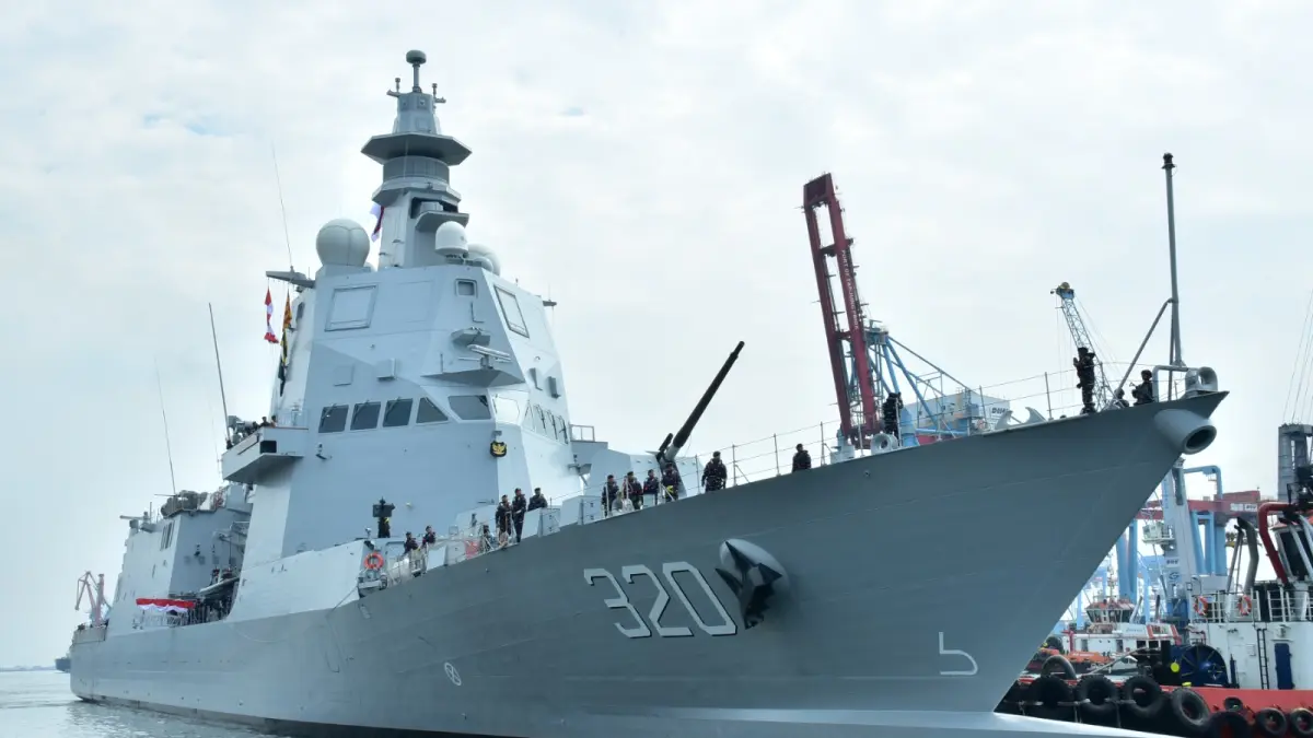 ILUSTRASI: KRI Brawijaya-320 akan terlibat dalam parade kapal perang di Teluk Jakarta dalam peringatan HUT ke-80 TNI pada Oktober mendatang. (TNI AL)