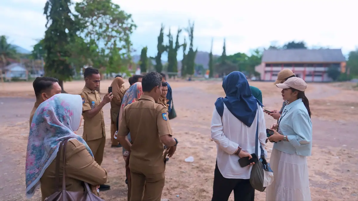 Perwakilan BI NTB meninjau lokasi pembangunan Plaza Hybrid Kota Bima Mantika di kawasan eks Kantor Bupati Bima, Selasa (8/9).