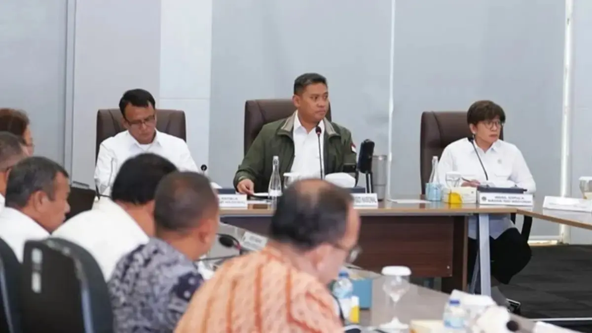 Rapat koordinasi BGN bersama Kementerian Koordinator Bidang Pangan, Kementerian Pertanian, Kementerian Kesehatan, Kementerian Perindustrian, Kementerian Koperasi, Kementerian UMKM, BPOM RI, Badan Karantina Indonesia, Asosiasi Industri Pengolahan Susu (AIPS), serta Gabungan Koperasi Susu Indonesia (GKSI), Selasa (8/9). (Istimewa)