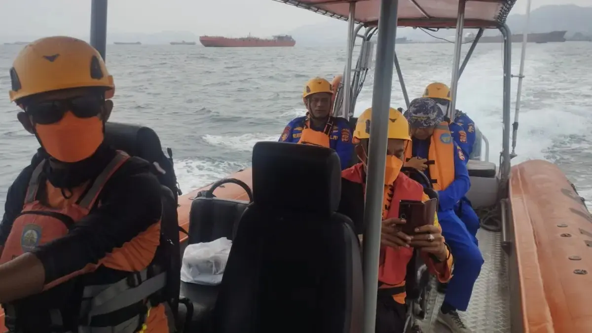 Tim SAR Gabungan melakukan pencarian 5 wartawan atau jurnalis yang hilang saat meliput erupsi Gunung Anak Krakatau di Selat Sunda. (Istimewa)