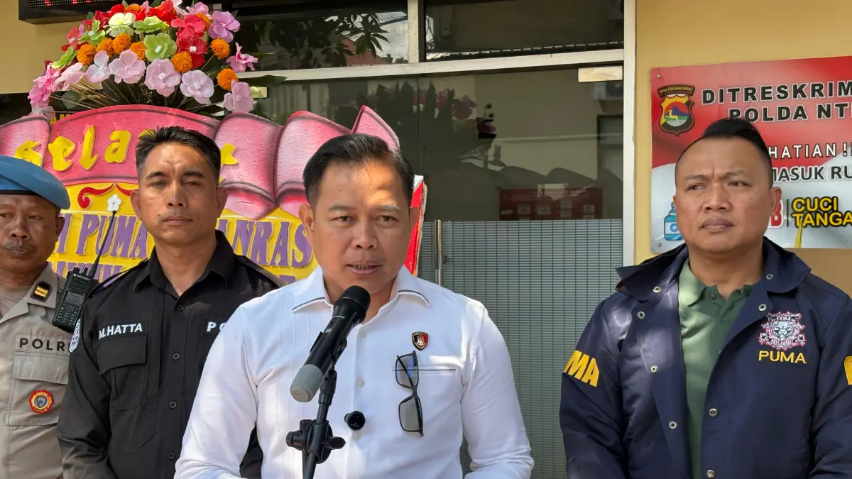 Dirreskrimum Polda NTB Kombes Pol. Arisandi memberikan keterangan pers.