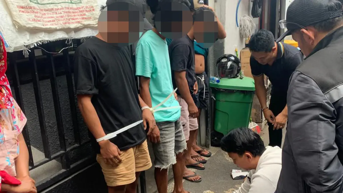 Penangkapan jaringan peredaran gelap narkotika yang beroperasi di wilayah Karang Bagu, Kota Mataram, hingga Batulayar, Lombok Barat.