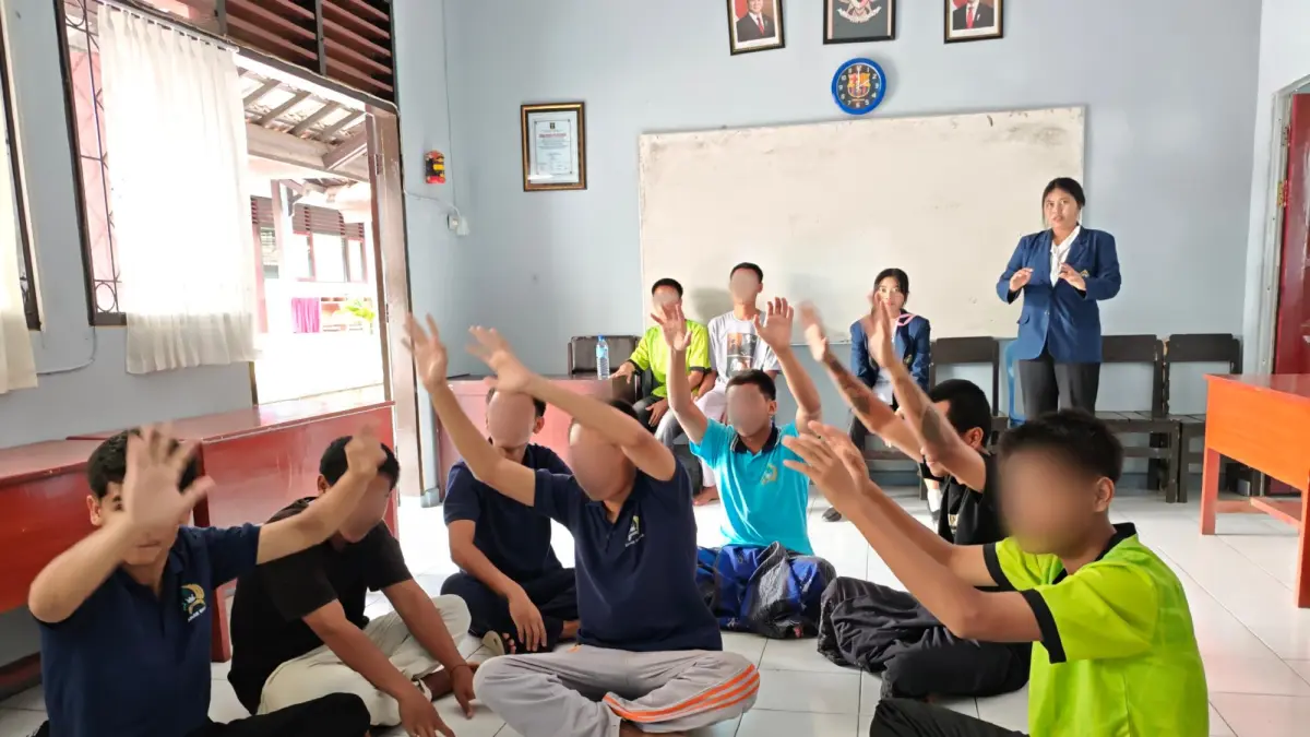 Para anak binaan LPKA Kelas II Lombok Tengah antusias mengikuti kegiatan mengaji dan menari yang diberikan lembaga tersebut.