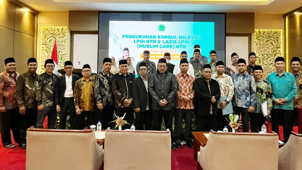 Foto bersama para pengurus LPOI NTB usai pengukuhan.