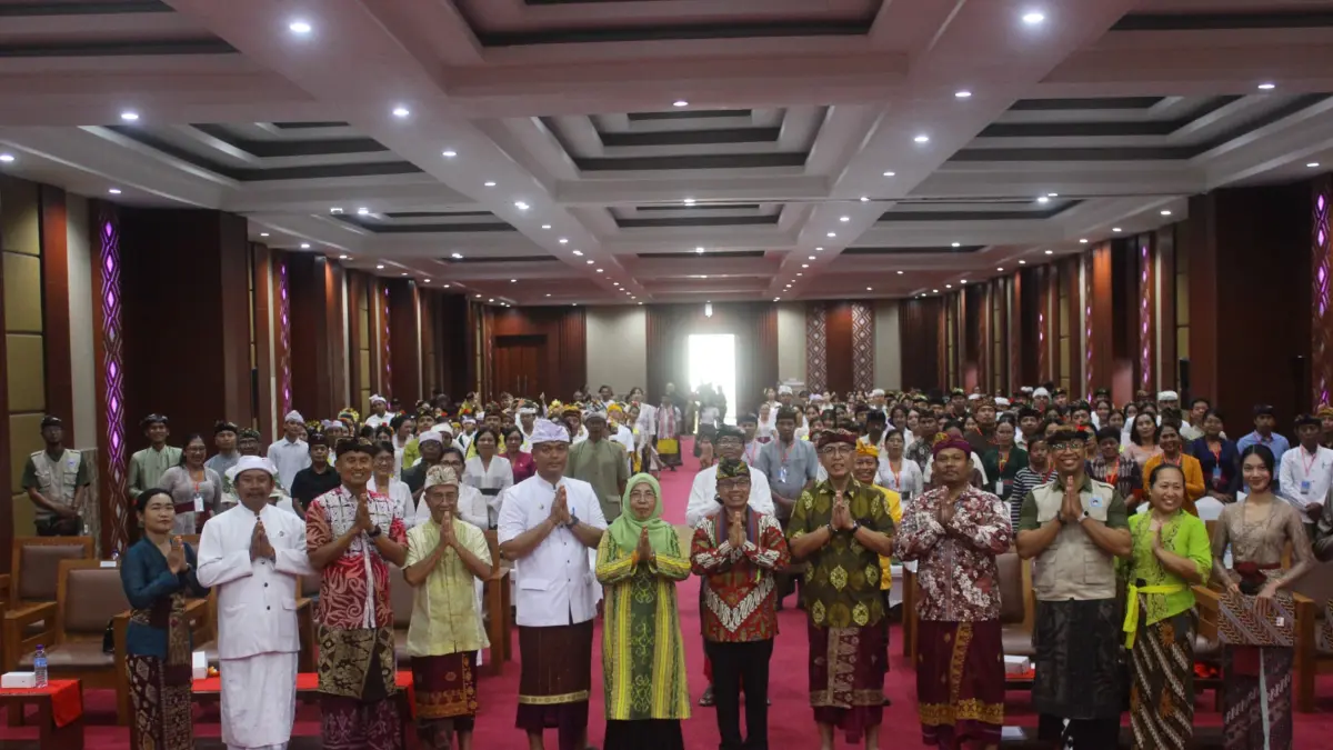 Peserta mengikuti rangkaian pembukaan Utsawa Dharmagīta (UDG) XVI Tingkat Kota Mataram Tahun 2026 di salah satu gedung pertemuan di Mataram