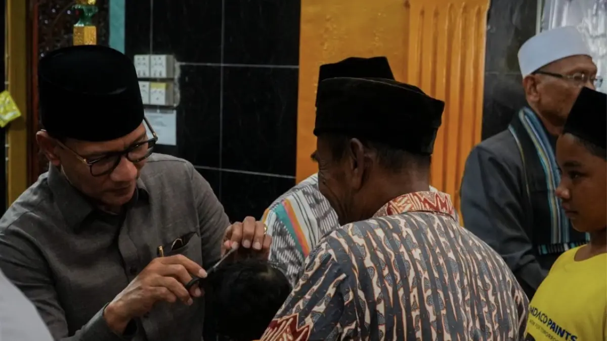 Wali Kota Mataram Mohan Roliskana menghadiri perayaan Maulid Nabi Muhammad SAW di Masjid Pusaka Al-Hamidy, Pagutan
