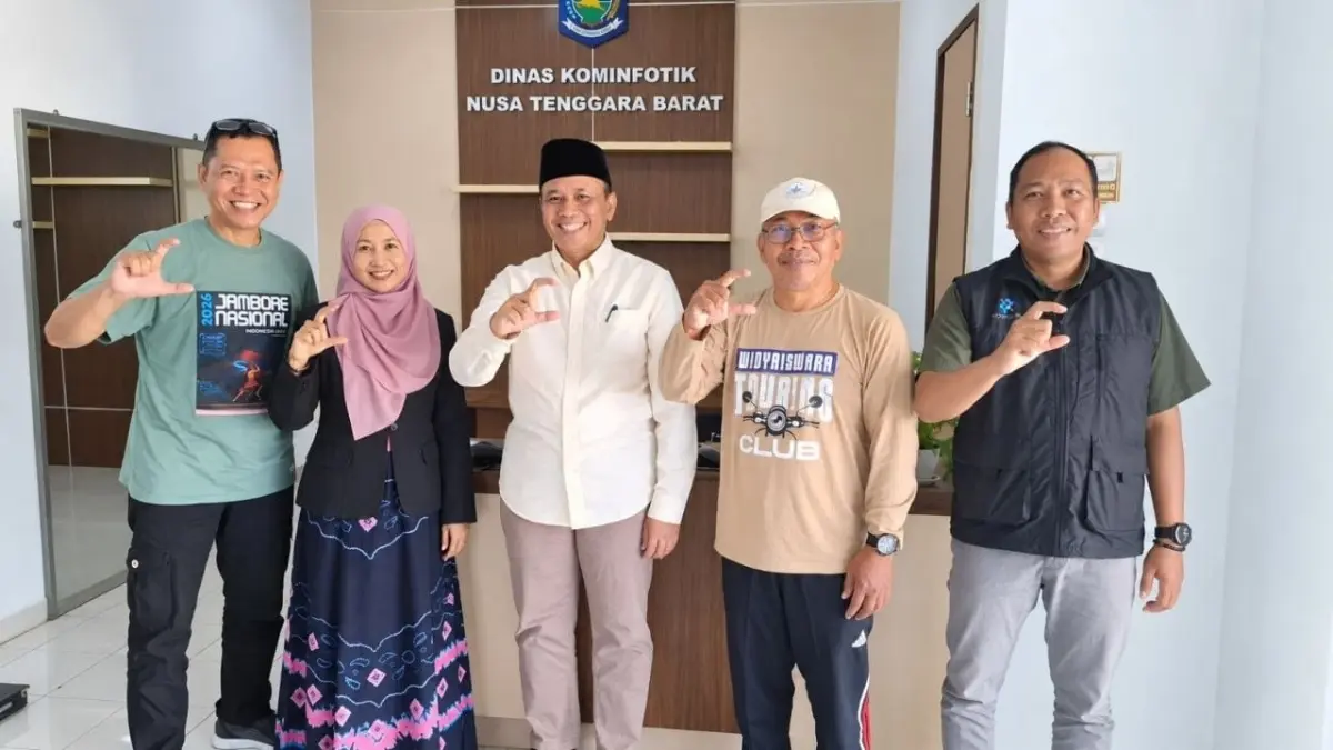 JAMNAS: Kepala Dinas Kominfotik NTB sekaligus Juru Bicara Pemprov NTB Ahsanul Khalik bersama panitia daerah JAMNAS WI ke-4 Cukup Wibowo saat silaturahmi Kantor Dinas Kominfotik NTB.