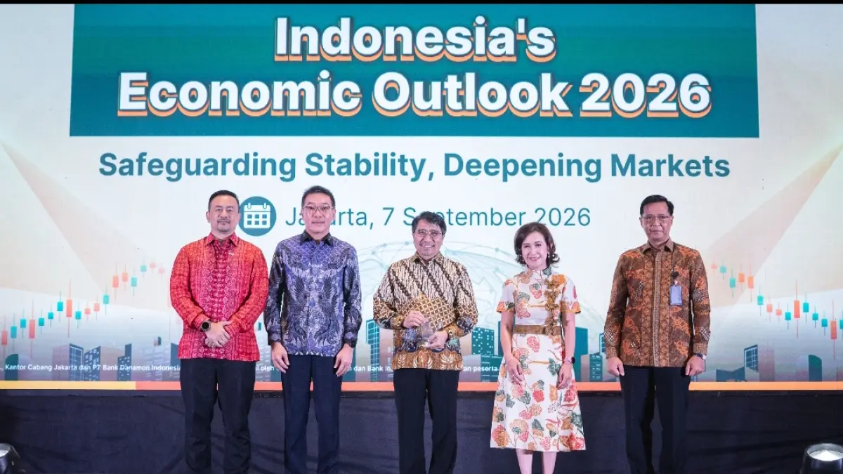 Lead Economist PT Bank Danamon Indonesia Tbk Irman Faiz bersama Asisten Direktur Departemen Pengembangan Pasar Keuangan Bank Indonesia Yansen Lokanata saat menjadi narasumber dalam Indonesia’s Economic Outlook 2026 di Jakarta, Senin (8/9). Keduanya memaparkan prospek ekonomi Indonesia dan kebijakan pendalaman pasar keuangan.