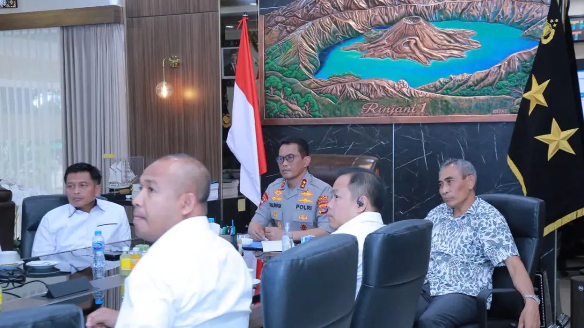 Kapolda NTB Irjen Pol. Kalingga Rendra Raharja menerima audiensi dirut PT TCN di ruang kerjanya, Senin (14/9).