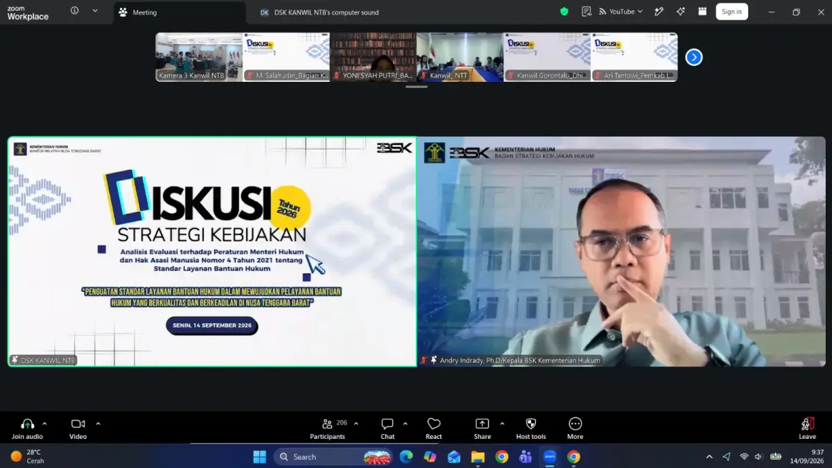 Kepala BSK Hukum Andry Indrady membuka Diskusi Strategi Kebijakan (DSK) Kanwil Kemenkum NTB di Aula Kanwil Kemenkum NTB, Senin (14/9).