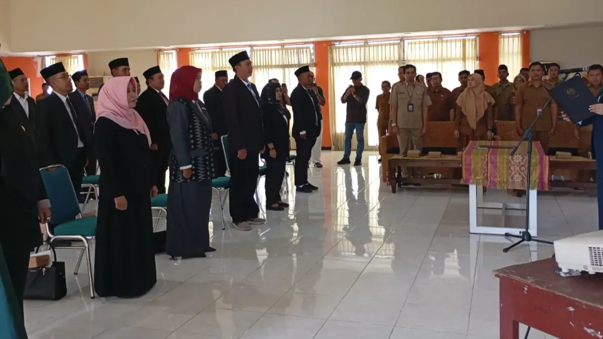 PELANTIKAN KASEK: Wakil Gubernur NTB Indah Dhamayanti melantik puluhan kepala sekolah definitif di Aula Handayani Dikpora NTB, Januari lalu.