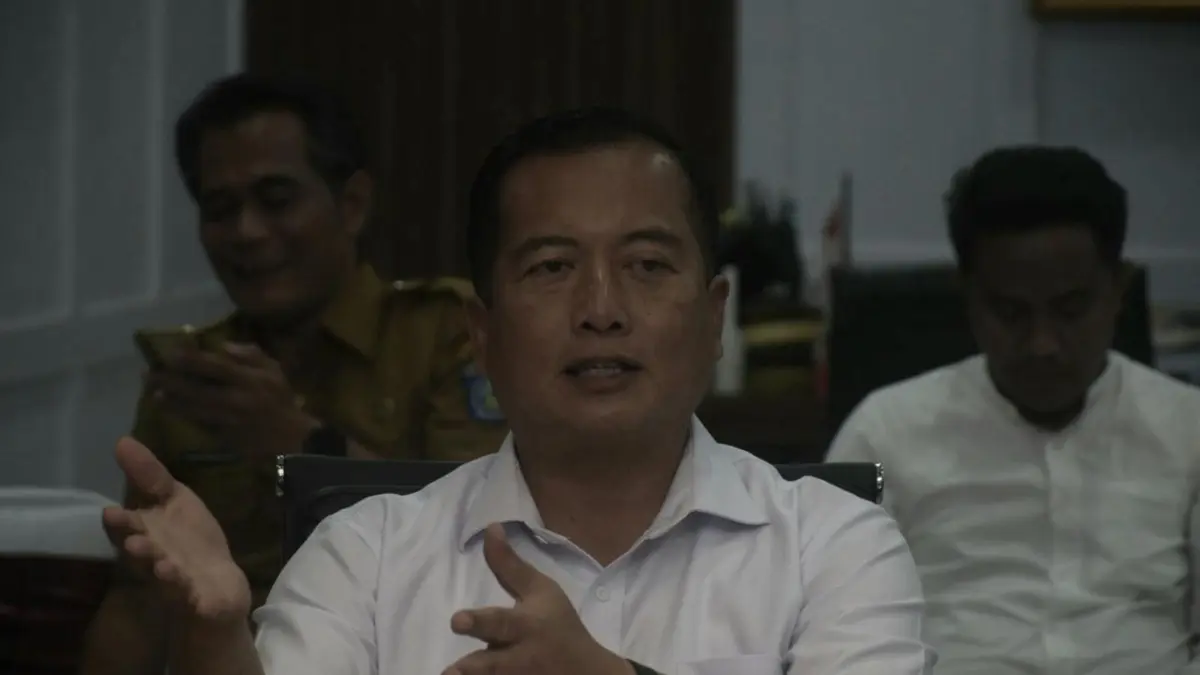 MAGANG: Gubernur NTB Lalu Muhamad Iqbal saat menerima audiensi PT. Taisyo Jepang dan peserta magang di Ruang Kerja Kantor Gubernur NTB, Senin (14/9).