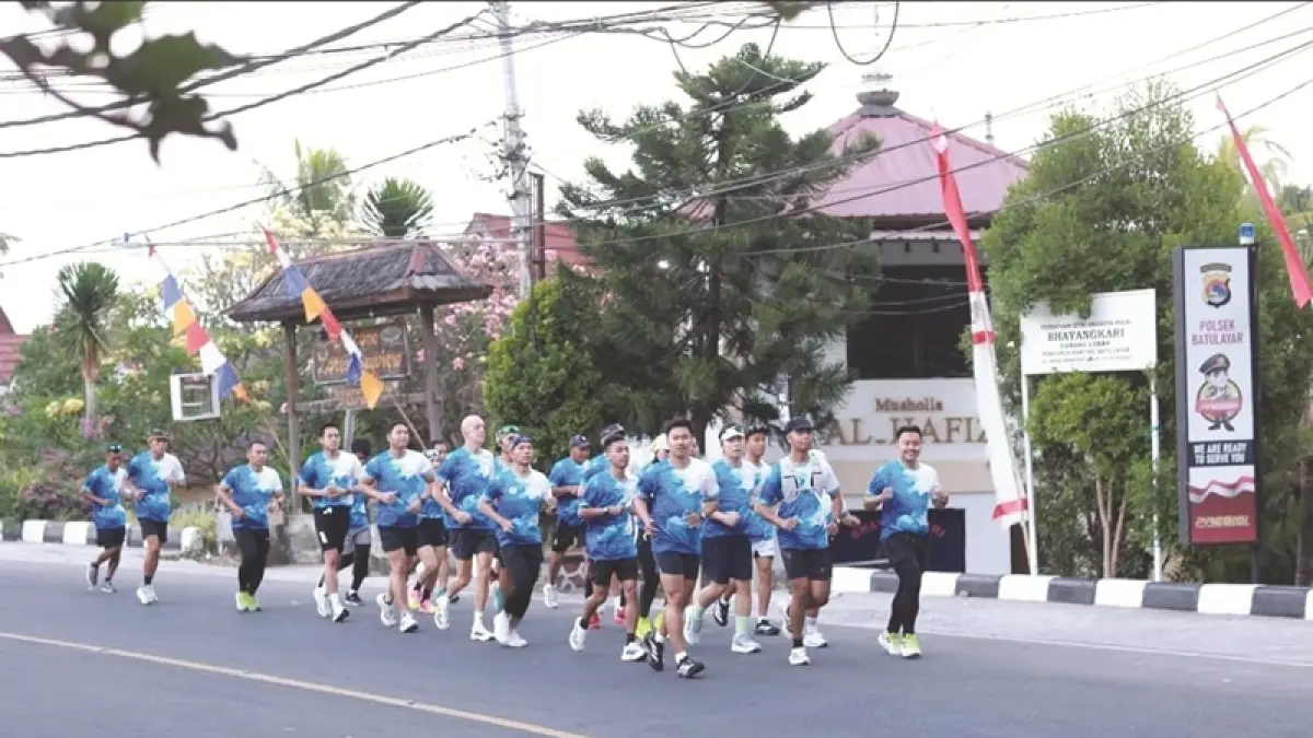 H-2 PENUTUPAN REGISTRASI: Beberapa pelari saat ikut pemanasan event lari yang digelar Merumatta Senggigi Lombok, beberapa hari lalu. Dua hari menuju pendaftaran Merumatta Half Marathon.