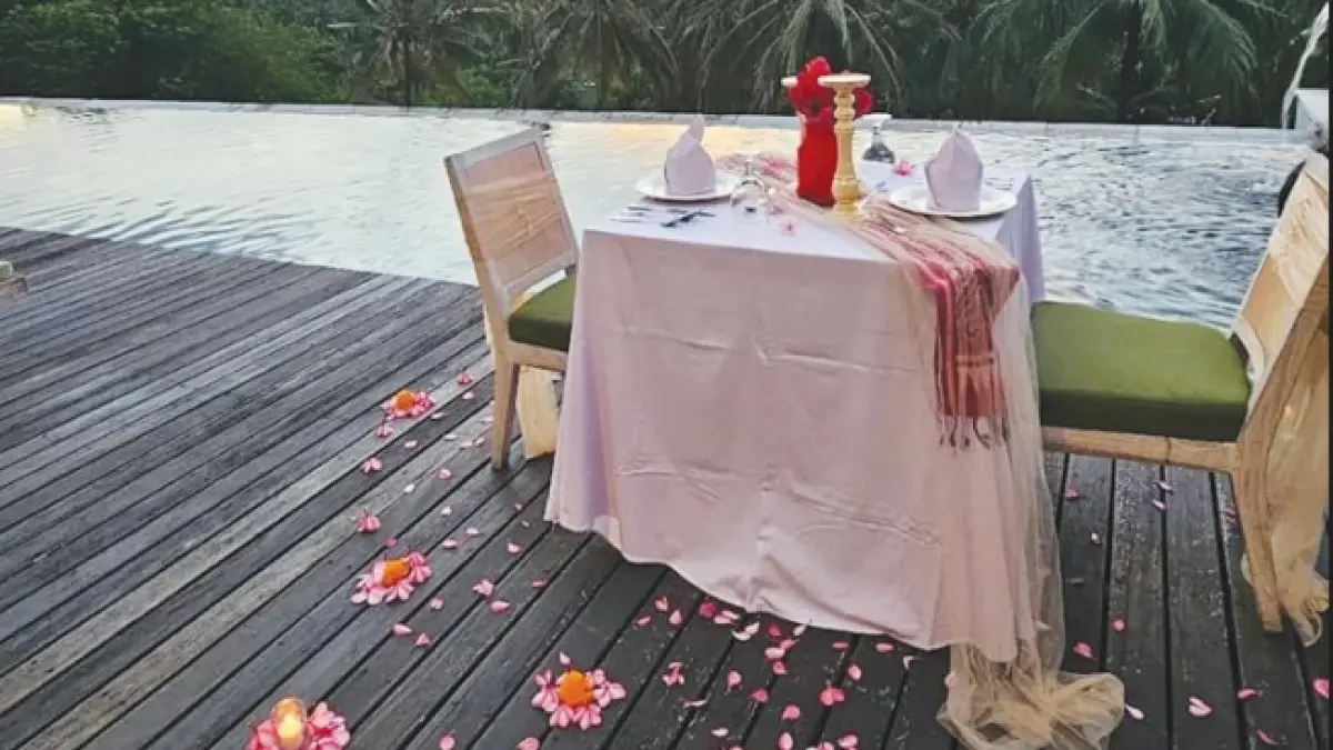 Ingin menikmati malam romantis bersama pasangan? Svarga Resort Lombok menghadirkan Serenade Night setiap Sabtu malam di Salza Resto, Senggigi.