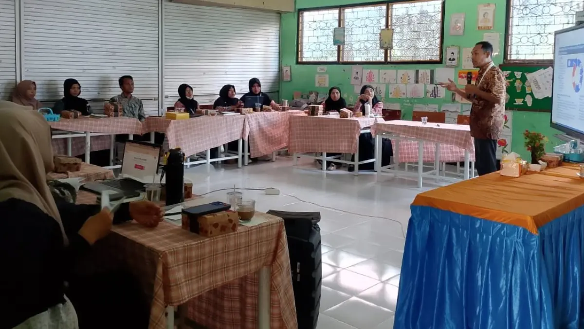 BIMTEK: Para guru mengikuti Bimtek Tata Kelola Satuan Pendidikan melalui SPMI di SDN 65 Mataram, pekan lalu.
