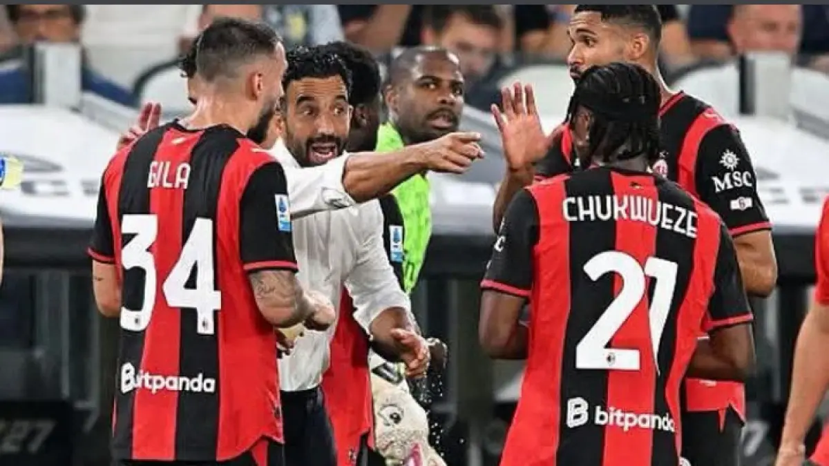 JURU TAKTIK: Pelatih AC Milan Ruben Amorim memberi arahan pada para pemainnya. (Istimewa)