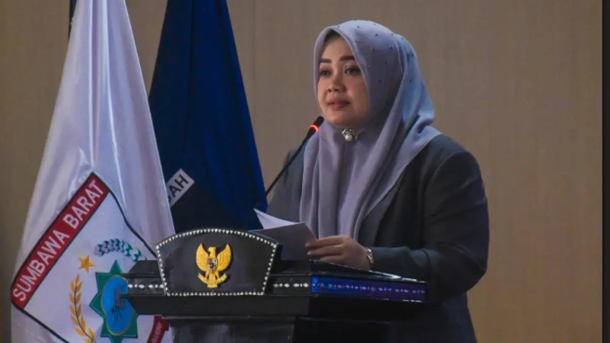 PARIPURNA: Wagub NTB Indah Dhamayanti Putri saat menyampaikan pendapat akhir gubernur atas persetujuan Raperda tentang Perubahan APBD 2026 untuk ditetapkan menjadi Peraturan Daerah dalam Rapat Paripurna di Ruang Rapat Utama Kantor Gubernur NTB, Jumat (18/9).