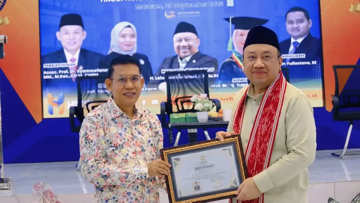 SERAP ASPIRASI: Wakil Ketua Komisi X DPR RI H. Lalu Hardian Irfani saat menghadiri seminar nasional di Universitas Bima Internasional (Unbim) Mataram, Sabtu (19/9).