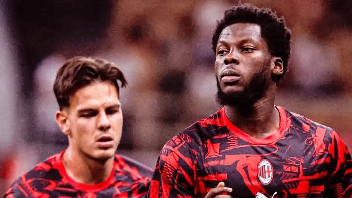 BERLATIH BERSAMA: Dua gelandang AC Milan, Yunus Musah dan Ardon Jashari. (Istimewa)