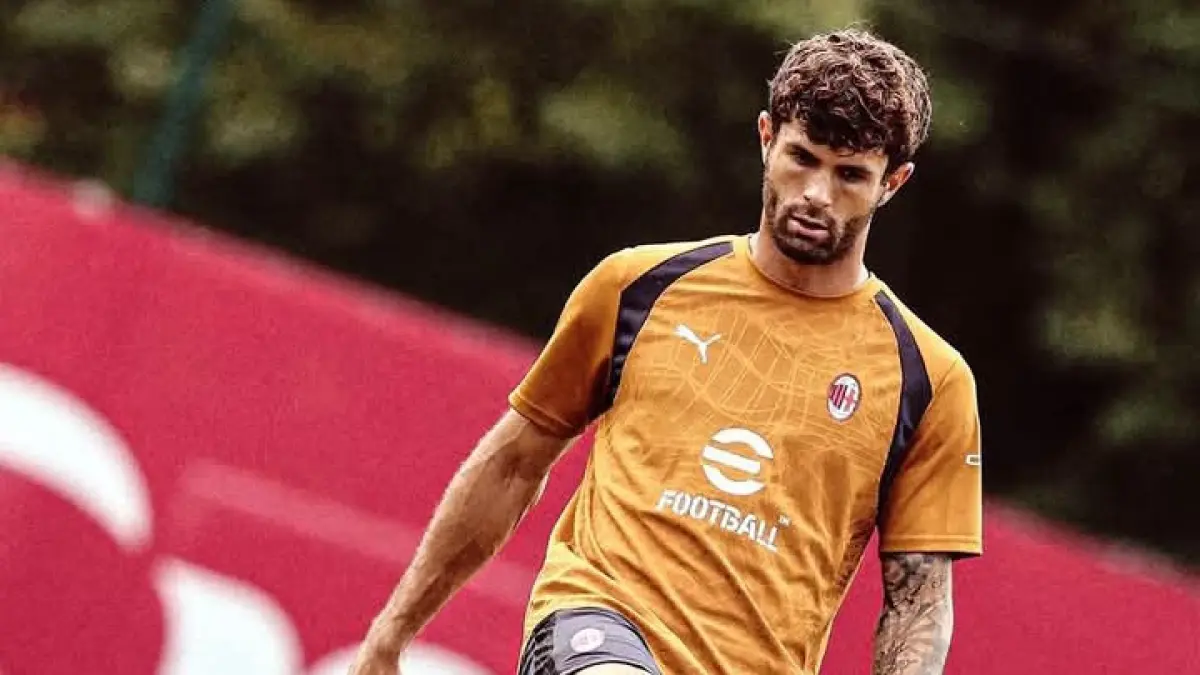 LATIHAN: Gelandang serang AC Milan Christian Pulisic. (Istimewa)