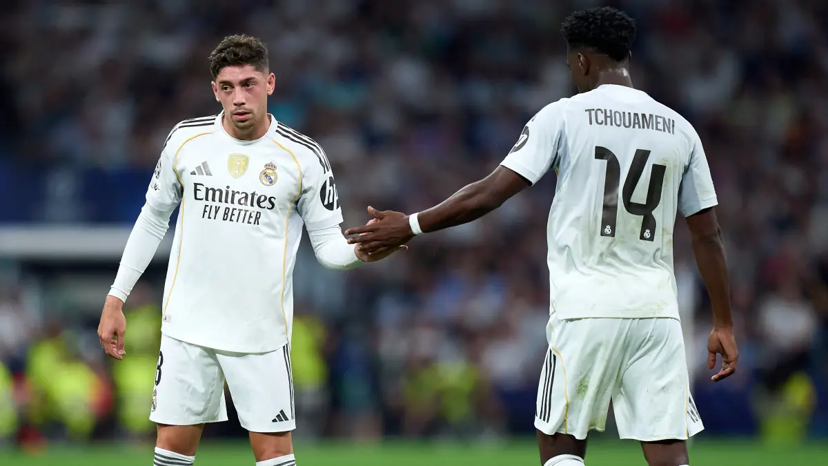 Sempat memanas saat latihan, Fede Valverde dan Aurelien Tchouameni kini makin solid dan siap dipasang jadi starter di Derby Madrid.