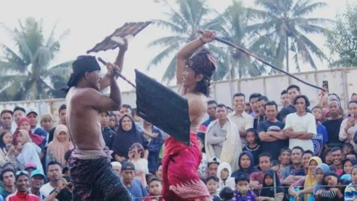 BUDAYA: Pemerintah Desa Selengen saat ini tengah menggelar Semarak Budaya Desa Selengen. Salah satu rangkaiannya adalah peresean.
