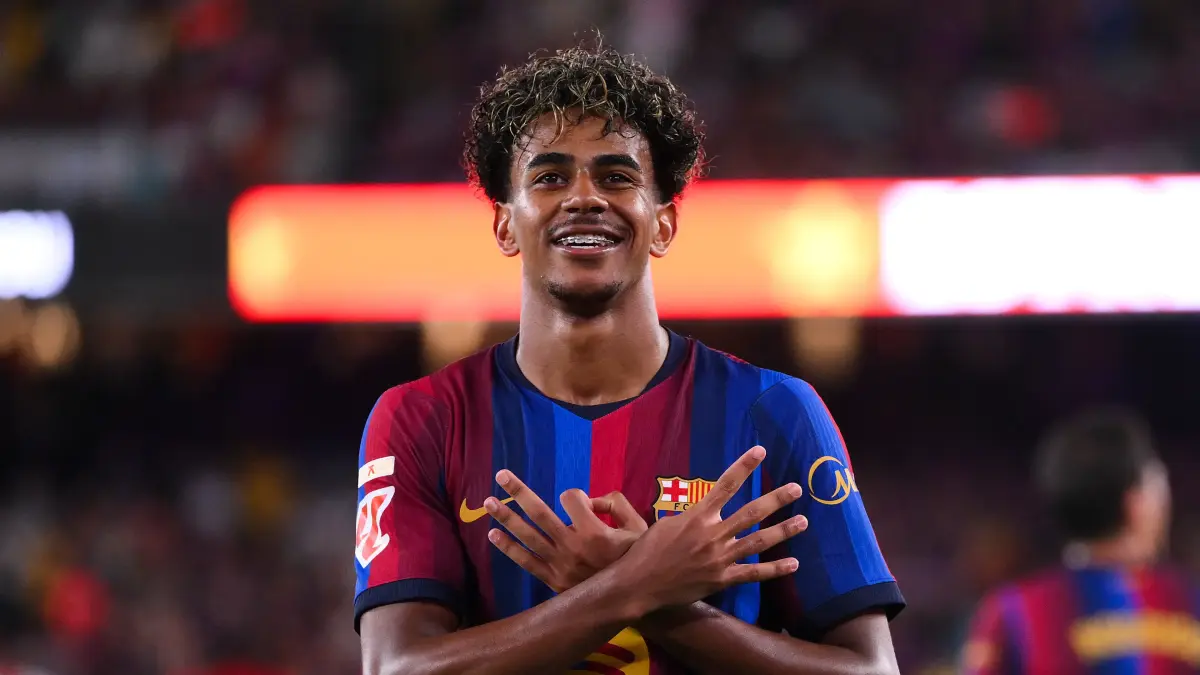Lamine Yamal sebut raihan trofi di usia mudanya lampaui Messi dan Ronaldo. Bintang Barcelona ini nilai hanya Pele yang selevel darinya.