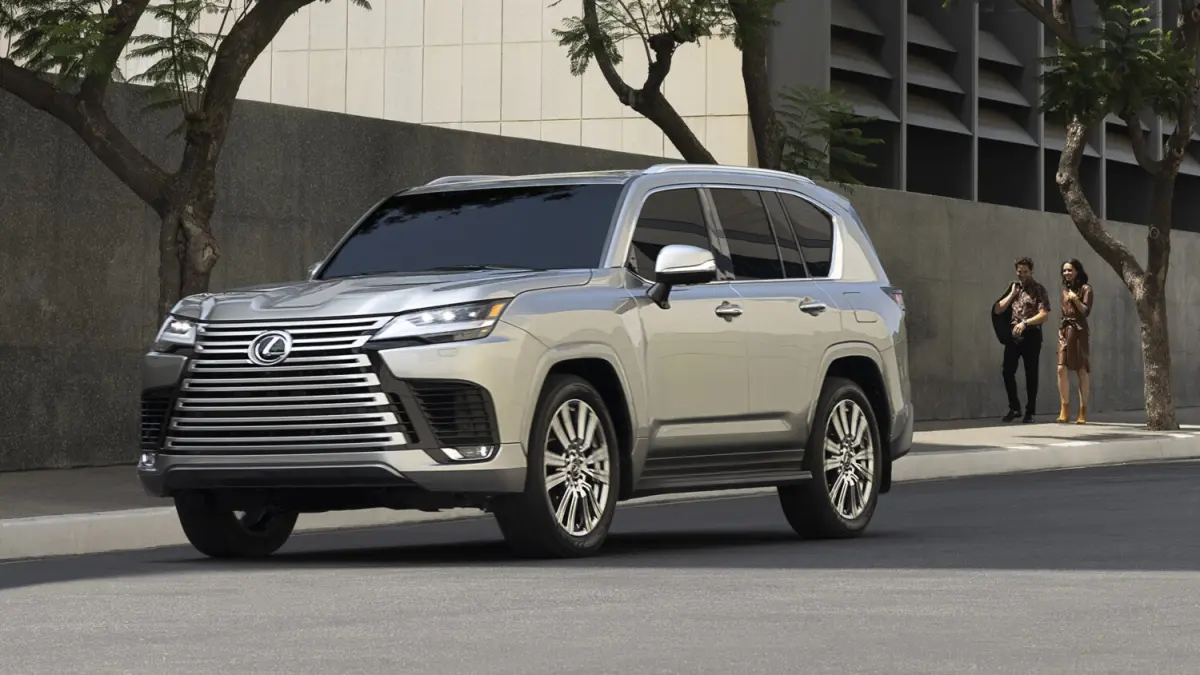 Lexus LX. (IST/LOMBOK POST)