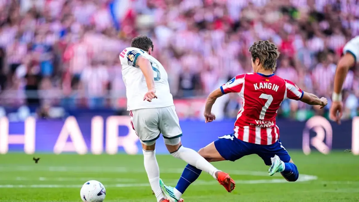 Real Madrid rilis pernyataan resmi usai kalah di Derby Madrid. Kepemimpinan wasit Ortiz Arias dinilai buruk dan kontroversial.