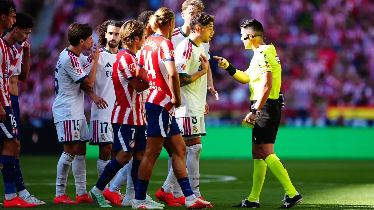 Real Madrid tertinggal 6 poin dari Barcelona di awal musim. Gol krusial Carlos Espi cegah selisih poin makin melebar jauh.