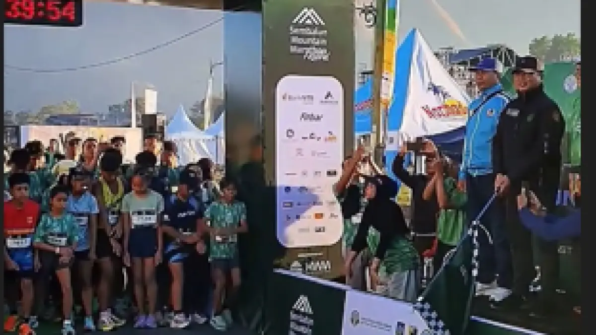 SPORT TOURISM: Gubernur NTB Dr. Lalu Muhamad Iqbal saat melepas peserta SMMF 2026 di Sembalun, Lombok Timur, Ahad (20/9).