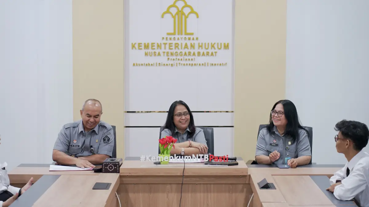 Kepala Kanwil Kemenkum NTB I Gusti Putu Milawati bersama peserta Program Pemagangan Kemnaker Angkatan 2 Batch 2 Tahun 2026 di Ruang Rapat Mandalika, Senin (21/9).
