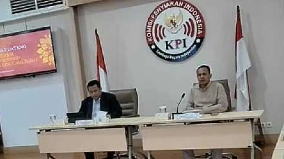 Ketua Timsel KPID NTB Dr Ahsanul Khalik (kanan). (Istimewa/Lombok Post)