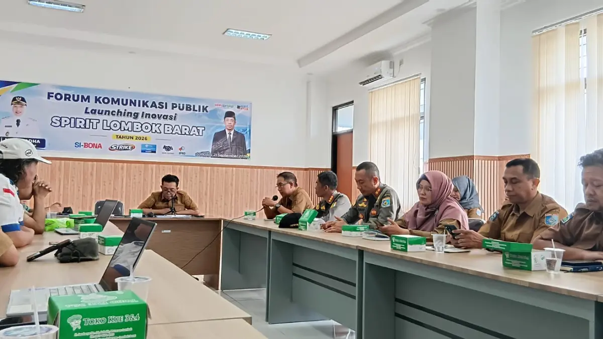 LAUNCHING APLIKASI: DPMPTSP Lobar launching tiga aplikasi di hadapan pelaku usaha, Senin (21/9). (NURUL/LOMBOK POST)