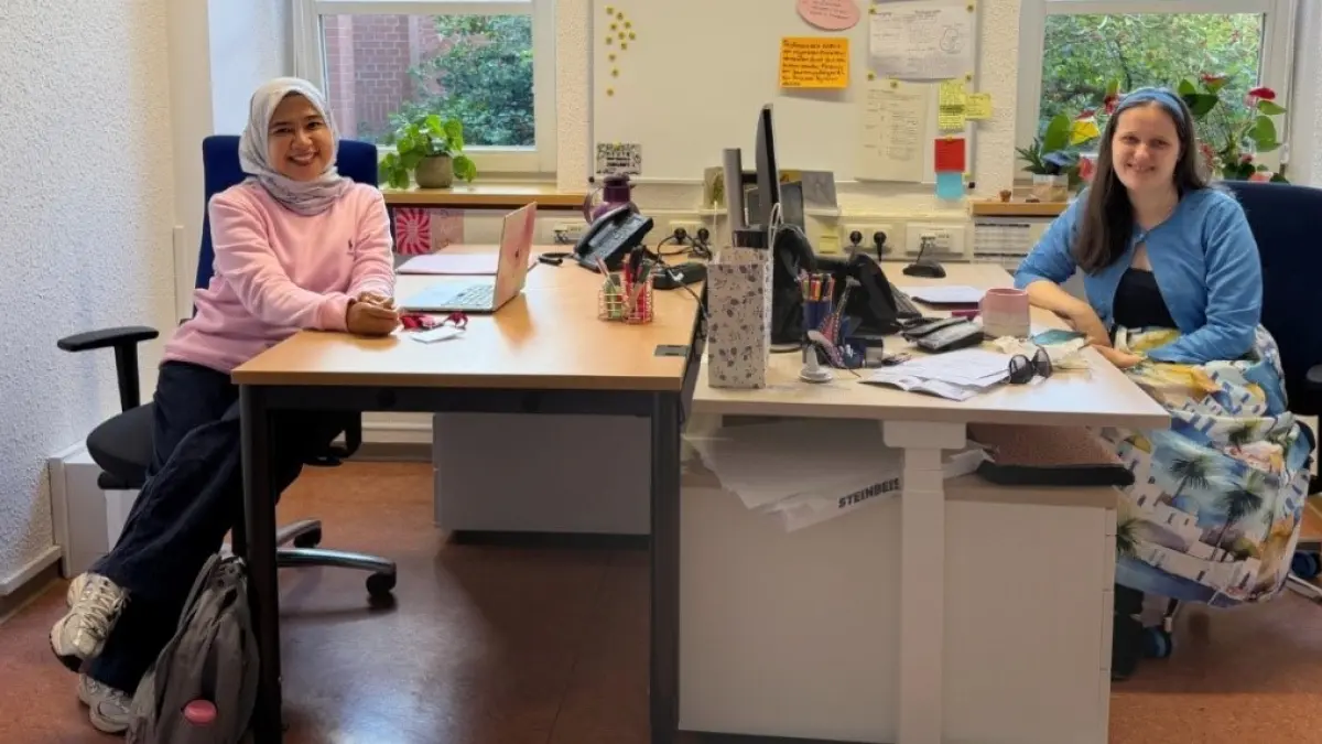 LINTAS BUDAYA: Dr Dewi Satria Elmiana, Dosen Prodi Pendidikan Bahasa Inggris FKIP Unram (kiri) meraih Georg Forster Research Fellowship dari Alexander von Humboldt Foundation, Jerman.