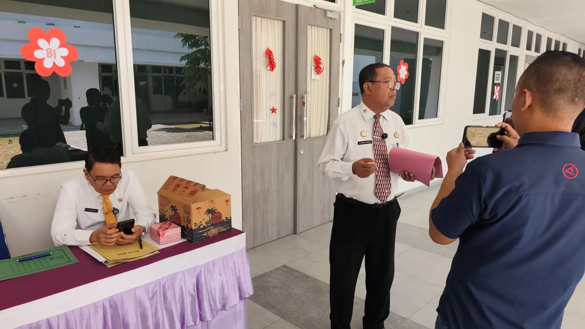 PERSIAPAN MUTASI: Sejumlah pejabat Eselon II usai mengikuti asesmen di lingkup pemkab Loteng, Senin (21/9).