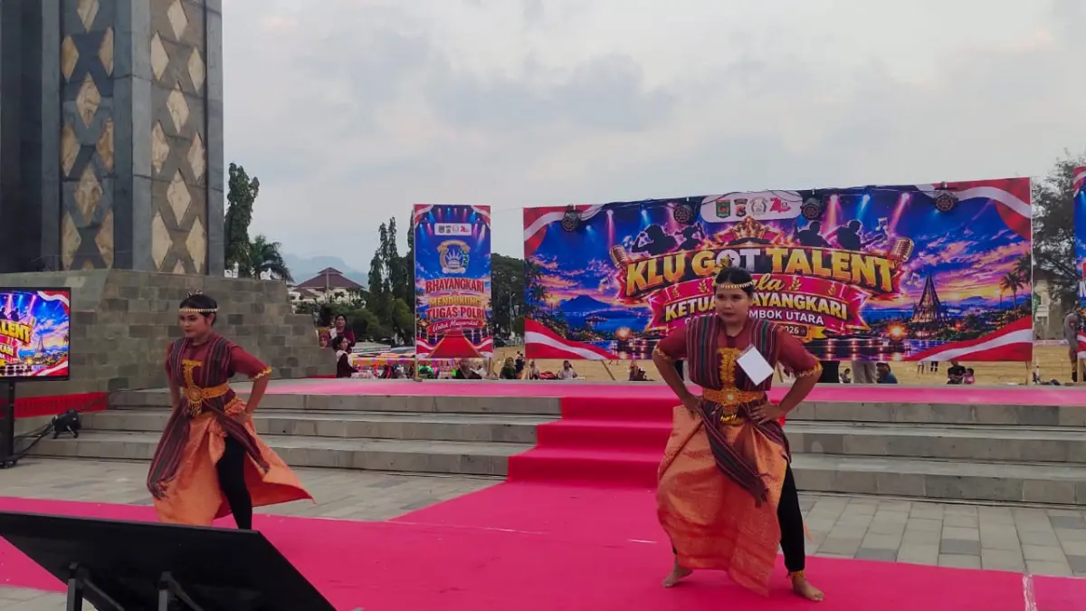 BERPARTISIPASI: Penampilan tari peserta KLU Got Talent delegasi Desa Bentek.