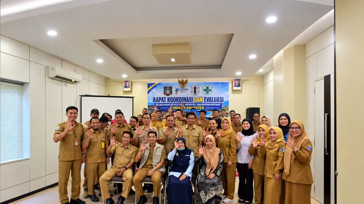DETEKSI DINI: Jajaran Dikes Loteng dan puskesmas se-Loteng komitmen perketat deteksi dini dan respons cepat keracunan makanan pada paket MBG usai rakor dan evaluasi di JM Hotel, Desa Kuta, Kecamatan Pujut, Loteng, Selasa (22/9).