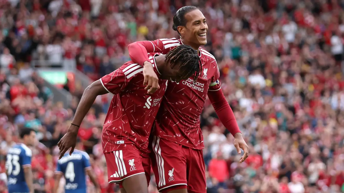 Jeremy Jacquet tampil impresif gantikan Ibrahima Konate di Liverpool. Duet bareng Virgil van Dijk catat statistik mentereng.